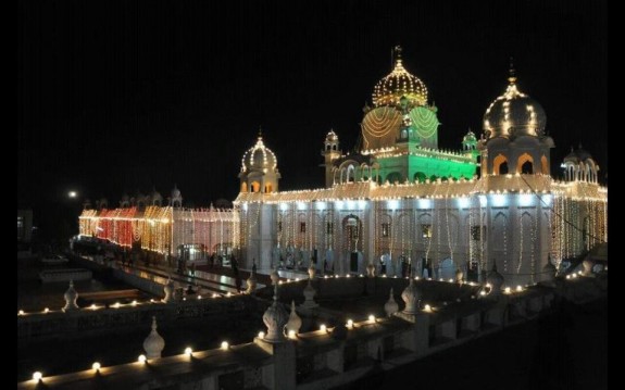 Happy Baisakhi: Devotees Throng Gurudwara Dukhniwaran To Mark The Festival